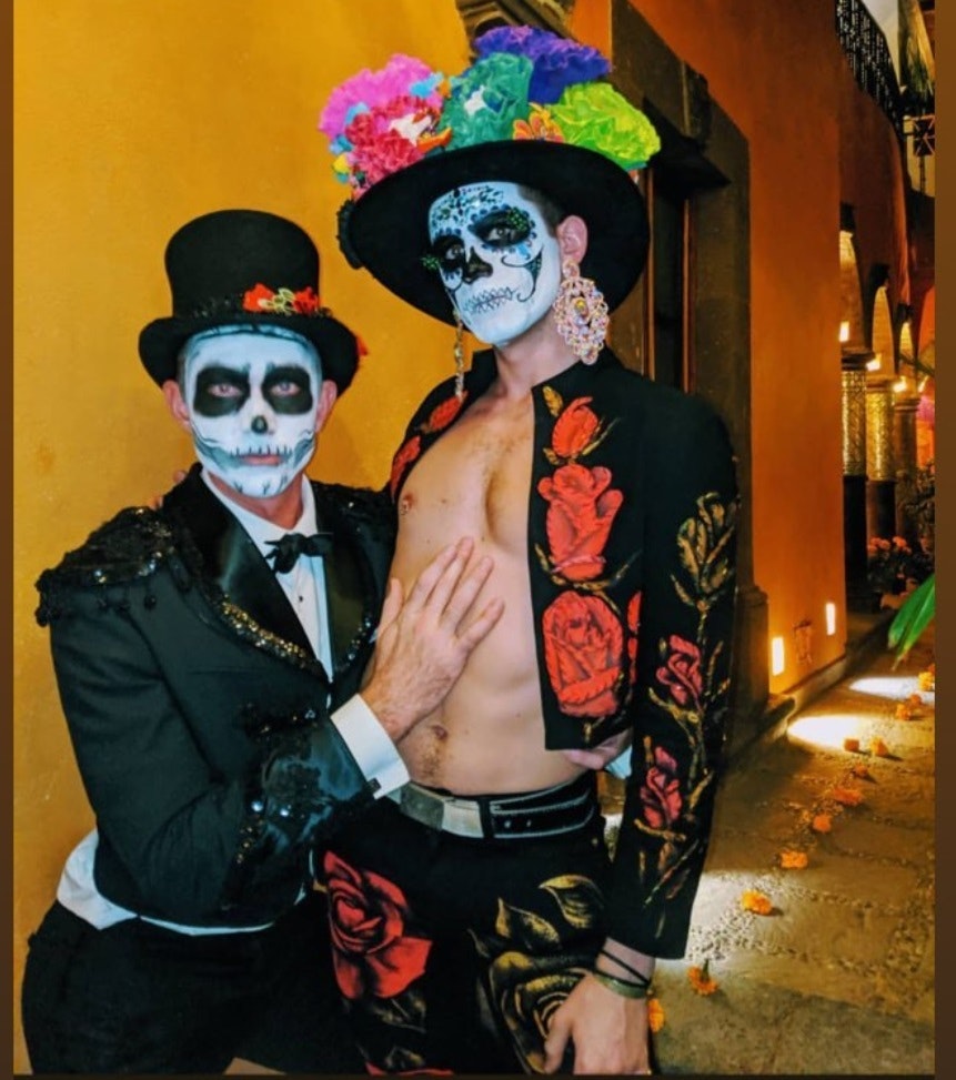 We Are Living For These Pics Of Dia De Los Muertos The Holiday That Honors The Dead Gaycities 1451